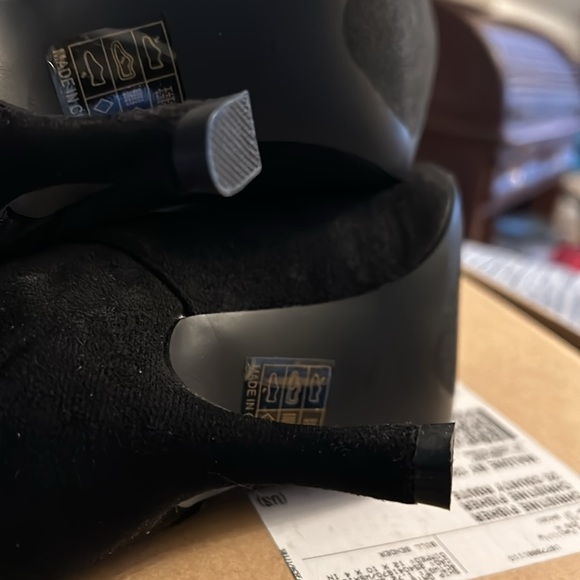 NWT Journey boots - Picture 6 of 8